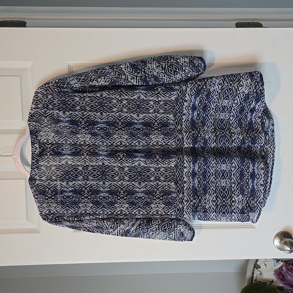 Figueroa and flower blouse - Picture 4 of 5